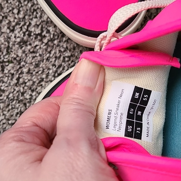 SeaVees Legend sneaker. Women's. Size 7 1/2.  Hot pink neoprene. - Picture 4 of 4